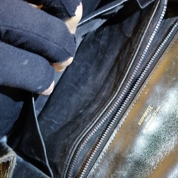 Harrods - Vintage - Black Crocodile-Embossed Wristlet with Gold Claspe - Picture 7 of 9